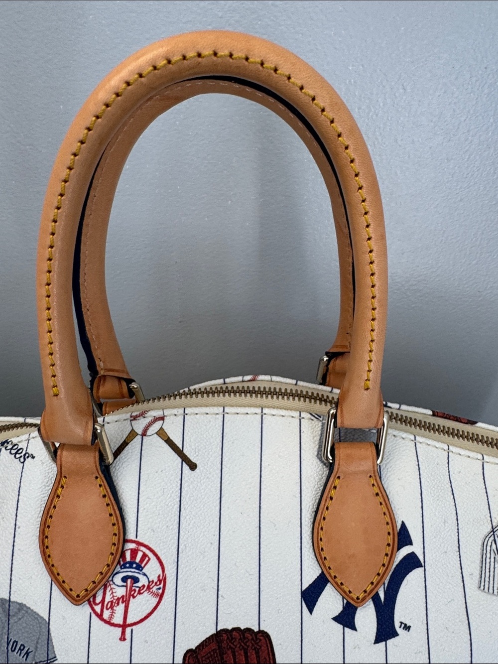 DOONEY & BOURKE NEW YORK YANKEES LEATHER WHITE & TAN PRINT SATCHEL BAG - Picture 3 of 11